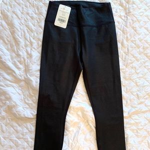 NEW HIGHWAISTED IRIDESCENT LUXE LEGGINGS FABLETICS